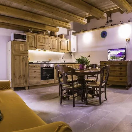 Studio-apartment Mit Zwischengeschoss In Einem Historischen Gebaeude In Zorzino Apartamento *